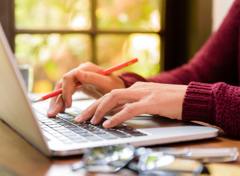 Apa Tips Membuat Desain Feed Bertema? Kunci Feed Estetik & Profesional!