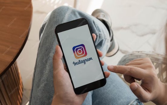 Apa Tips Membuat Layout Desain Feed Instagram? Simak Strategi Estetik dan Efektifnya di Sini!-Instagram sudah bukan lagi sekadar tempat berbagi foto pribadi. Saat ini, Instagram telah menjelma menjadi media branding yang sangat kuat baik untuk