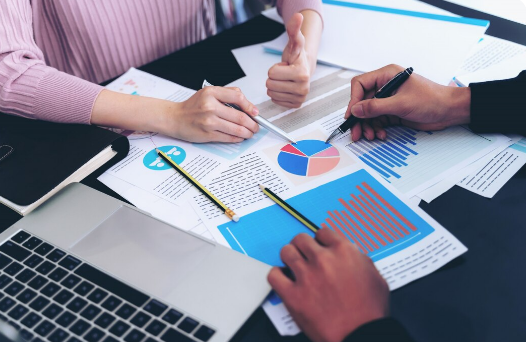 Bagaimana Cara Riset Tren Desain Sosial Media? Panduan Lengkap agar Tetap Kekinian!